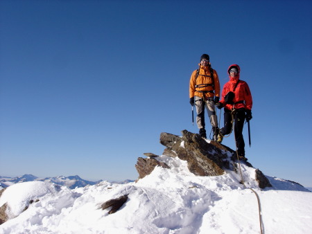 Per oggi più in alto di così non si puòDaniela e Giacomo sulla vetta del Cevedale, 3769 m: corso di alta montagna